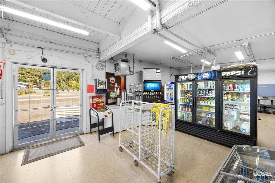 4432 Carnes Rd, Roseburg, OR à vendre - Photo de l’immeuble – Image 3 sur 18