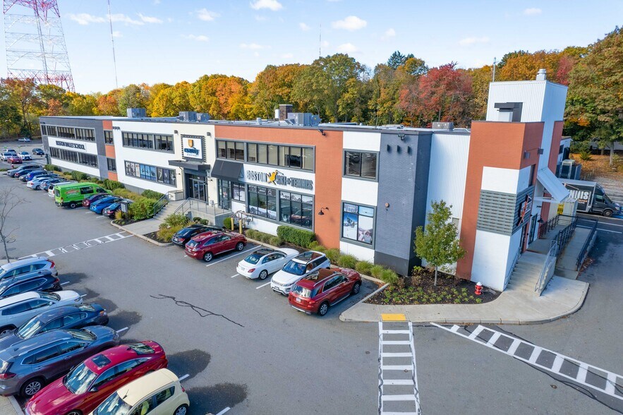 153 Needham St, Newton, MA à louer - Photo de l’immeuble – Image 1 sur 4
