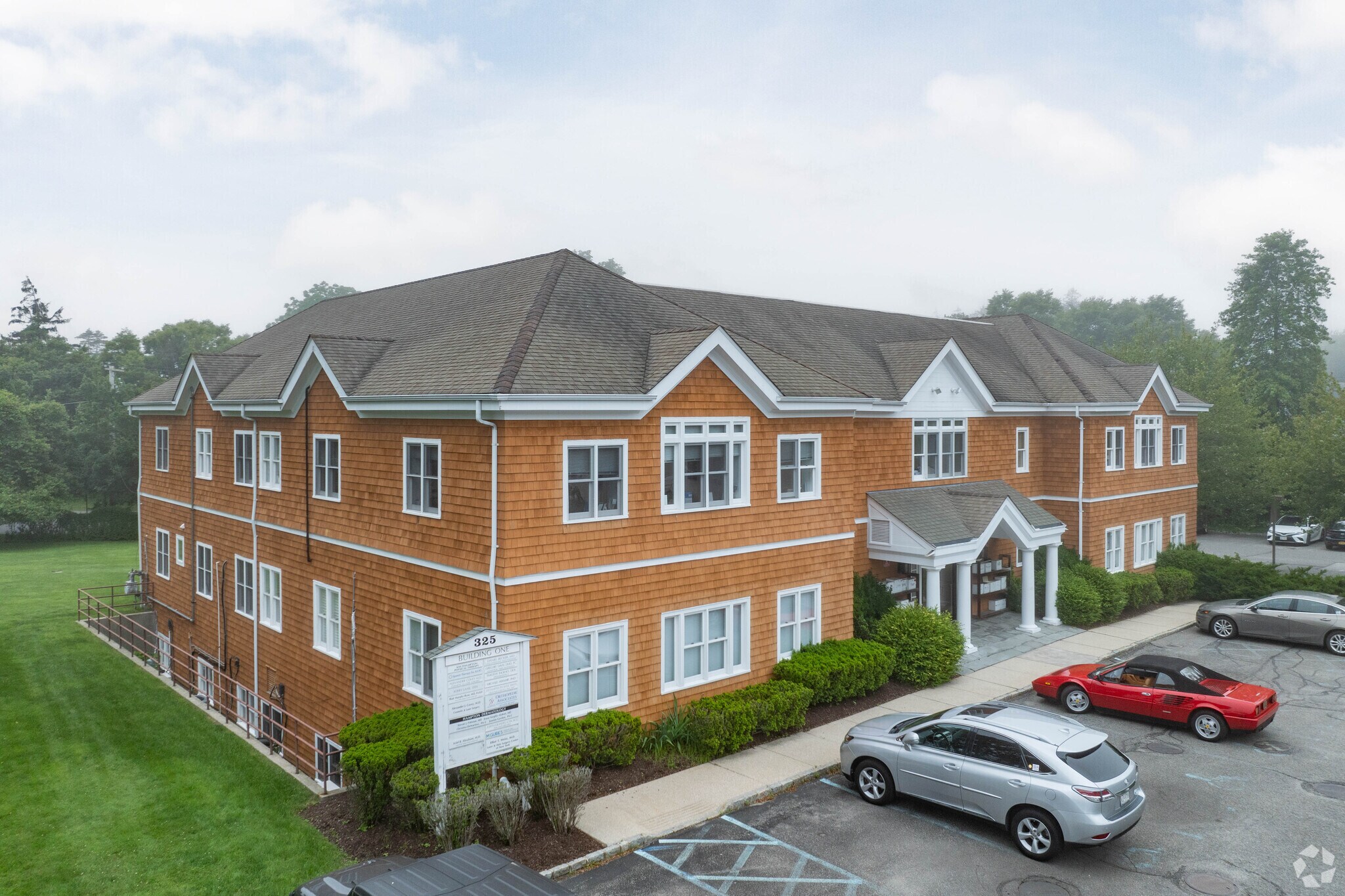 325 Meeting House Ln, Southampton, NY à vendre Photo principale– Image 1 sur 6