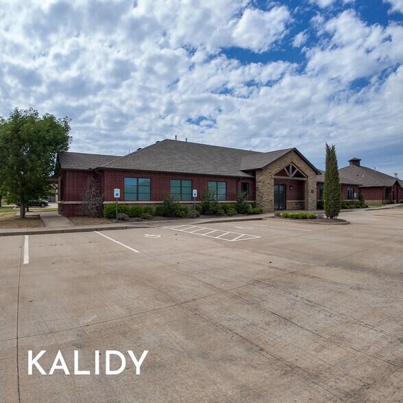 2220 NW 164th St, Edmond, OK à louer - Photo de l’immeuble – Image 3 sur 97