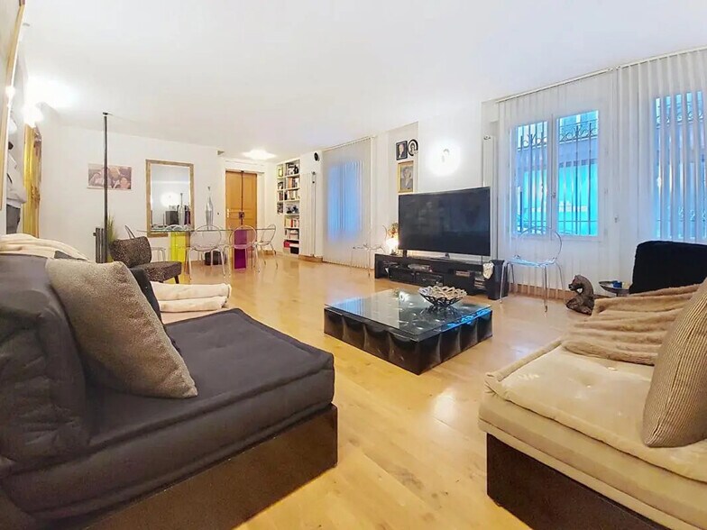 Bureau dans Paris à vendre - Photo de l’immeuble – Image 2 sur 6