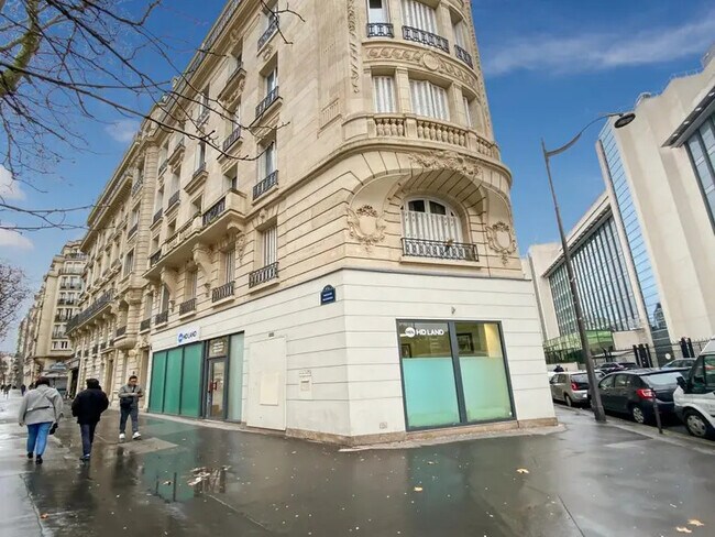 Plus de détails pour Local commercial à louer