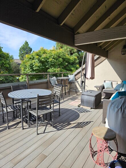 1528 Brookhollow Dr, Santa Ana, CA à louer - Photo de l’immeuble – Image 3 sur 11