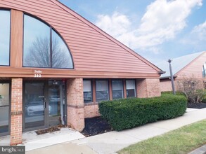 402 Middletown Blvd, Langhorne, PA à louer Photo de l’immeuble– Image 2 sur 11