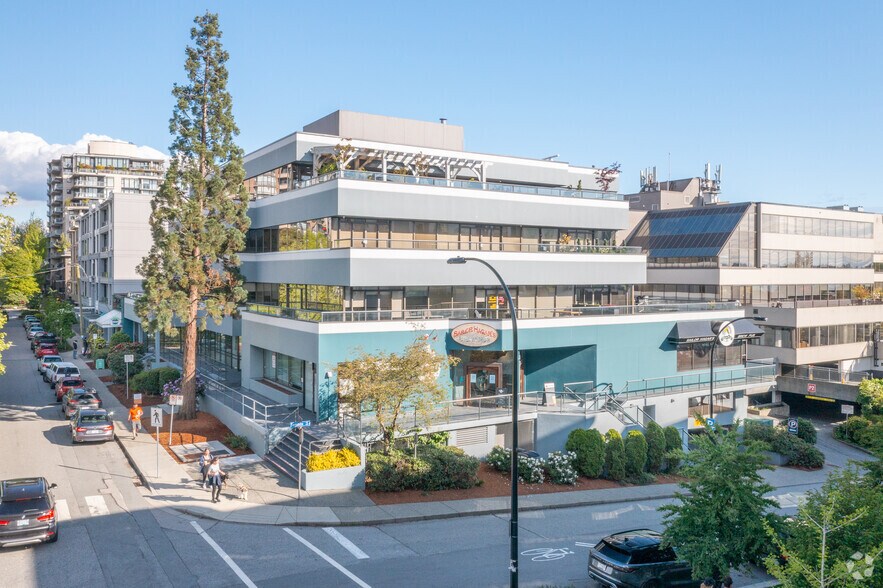 410, 460 And 470 - 233 West 1st St, North Vancouver, BC à vendre - Photo principale – Image 1 sur 20