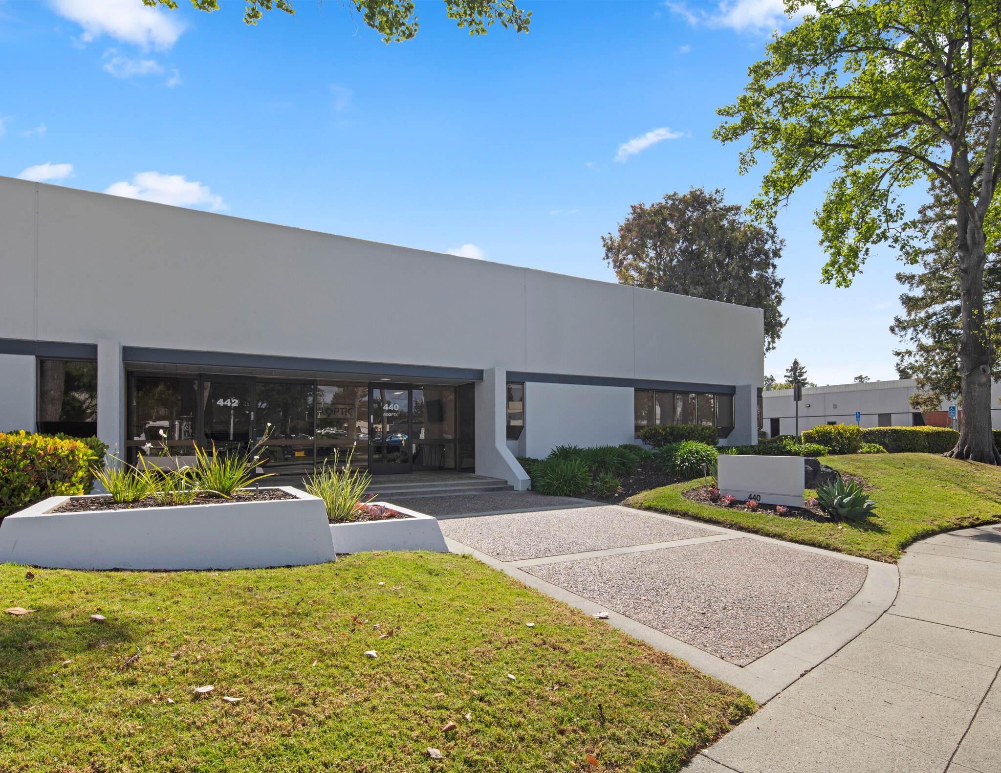 440-456 Oakmead Pky, Sunnyvale, CA à louer Photo principale– Image 1 sur 9