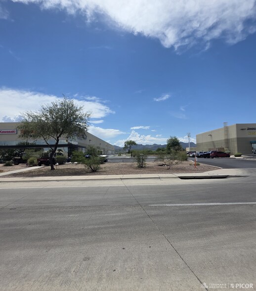 3741 & 3745 N. I-10 EB Frontage Rd. portefeuille de 2 biens à vendre sur LoopNet.fr - Photo de l’immeuble – Image 2 sur 18