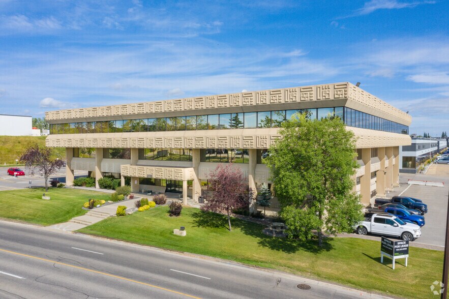3016 5th Ave NE, Calgary, AB à vendre - Photo de l’immeuble – Image 3 sur 13