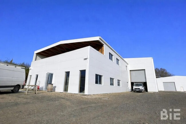 Plus de détails pour Local d’activités à vendre