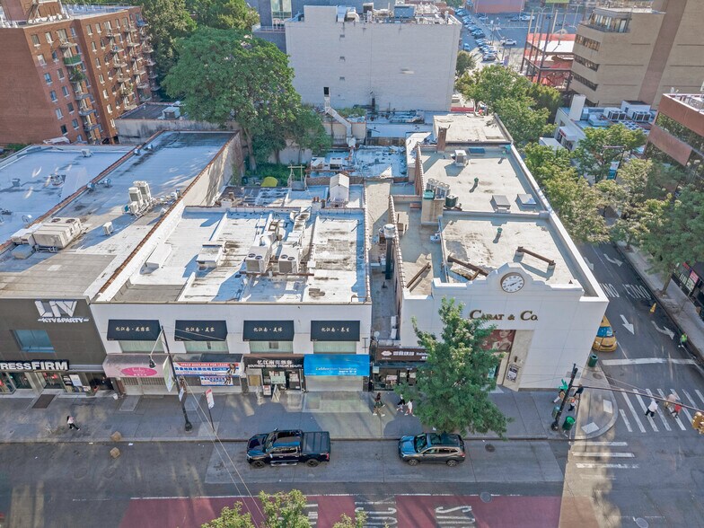 3653-3669 Main St, Flushing, NY à louer - Photo de l’immeuble – Image 2 sur 3