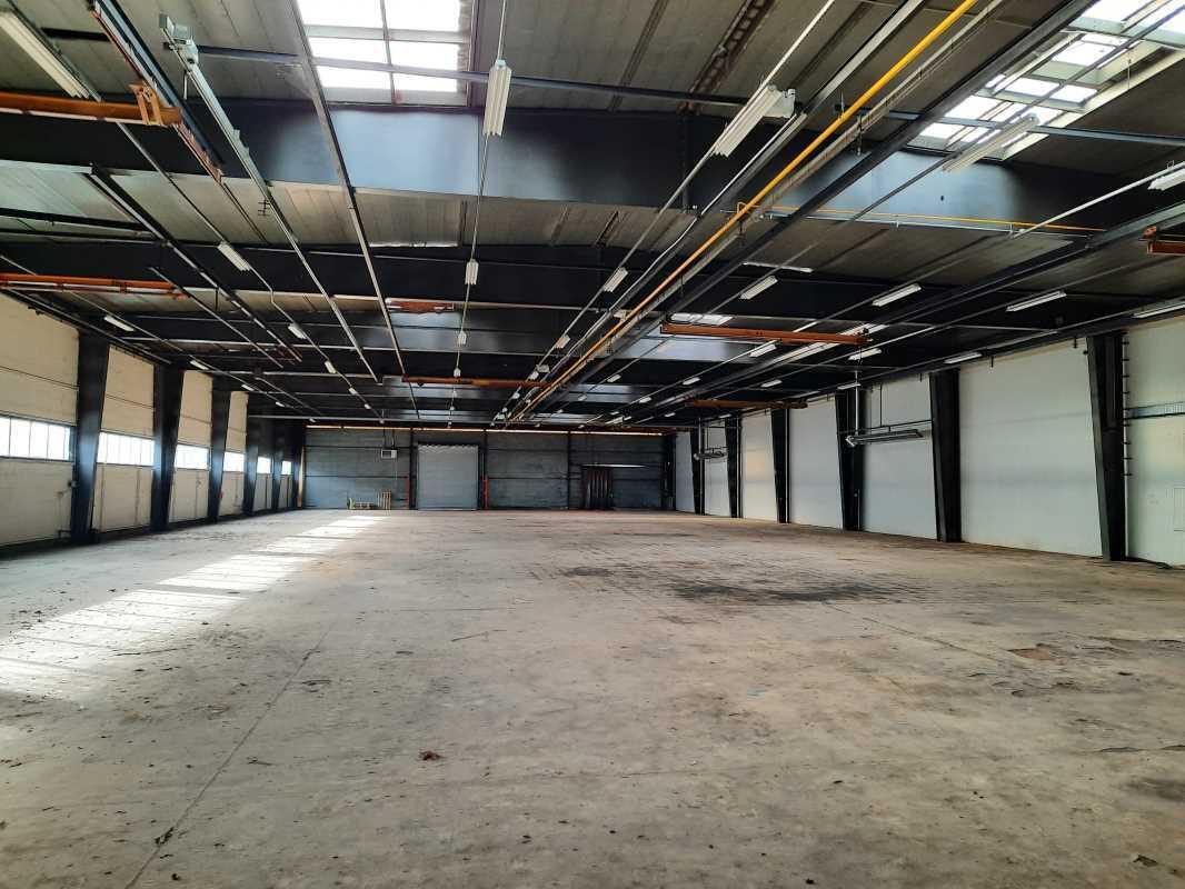 Bureau dans Vénissieux à louer Photo de l’immeuble– Image 1 sur 8