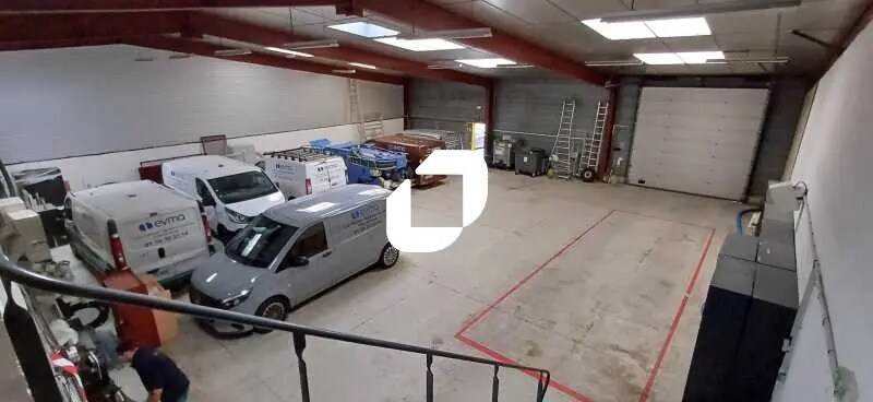 Local d’activités dans Ecquevilly à louer - Photo de l’immeuble – Image 2 sur 10