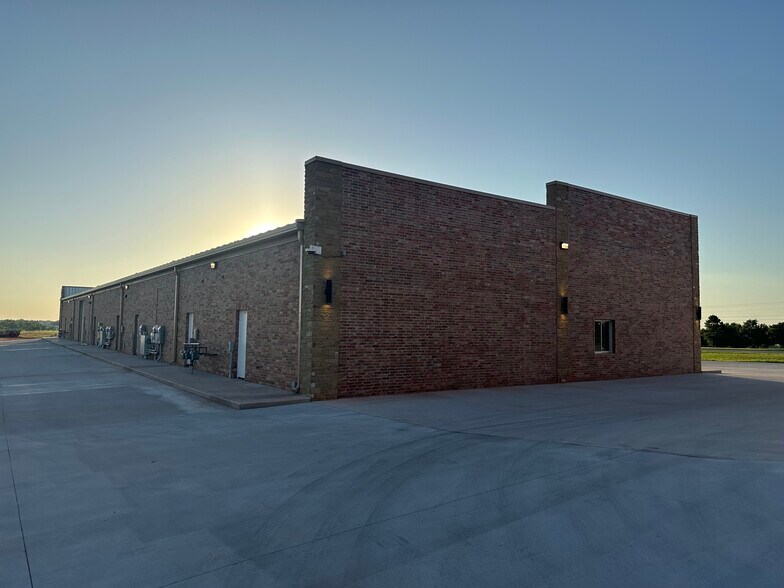 2946 NW 32nd St, Newcastle, OK à louer - Photo de l’immeuble – Image 3 sur 6