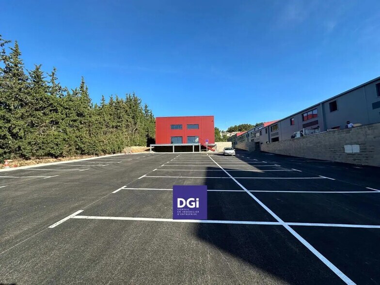 Local d’activités dans Nîmes à louer - Photo de la construction – Image 3 sur 3