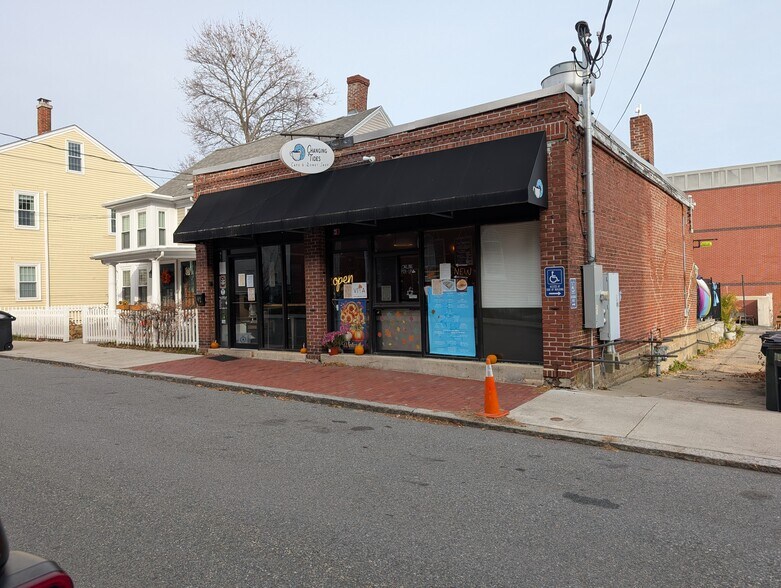 92 Pleasant St, Newburyport, MA à vendre - Photo de l’immeuble – Image 2 sur 11