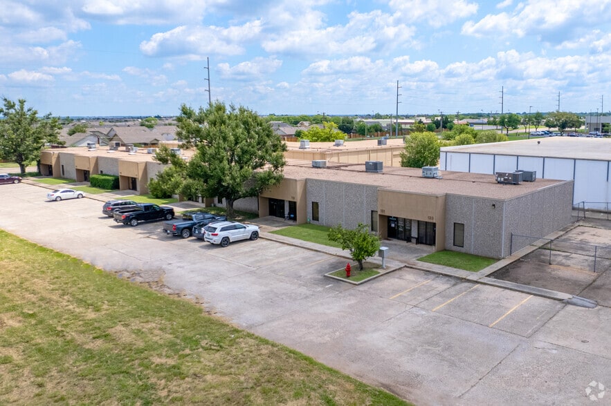 800 W Rock Creek Rd, Norman, OK à louer - Aérien – Image 2 sur 12