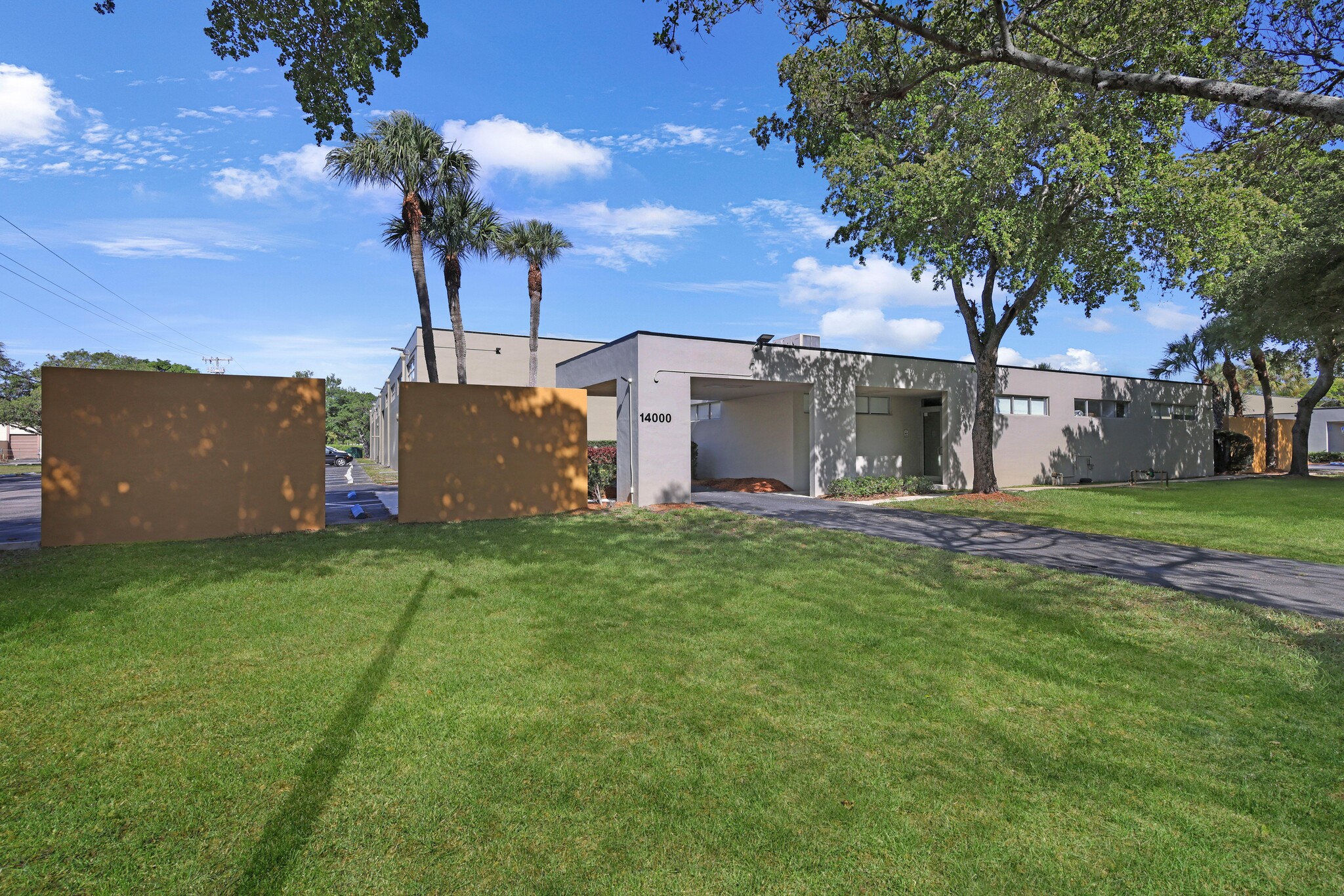 14000 NW 58th Ct, Miami Lakes, FL à louer Photo intérieure– Image 1 sur 4