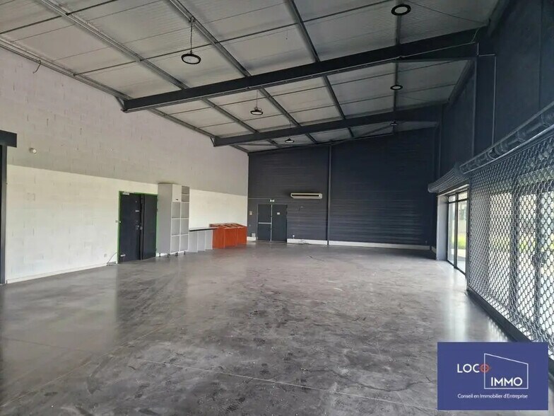 Local commercial dans Saint-Pardoux-du-Breuil à louer - Photo intérieure – Image 2 sur 4