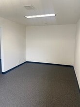 10851-10865 Portal Dr, Los Alamitos, CA à louer Photo intérieure– Image 2 sur 10