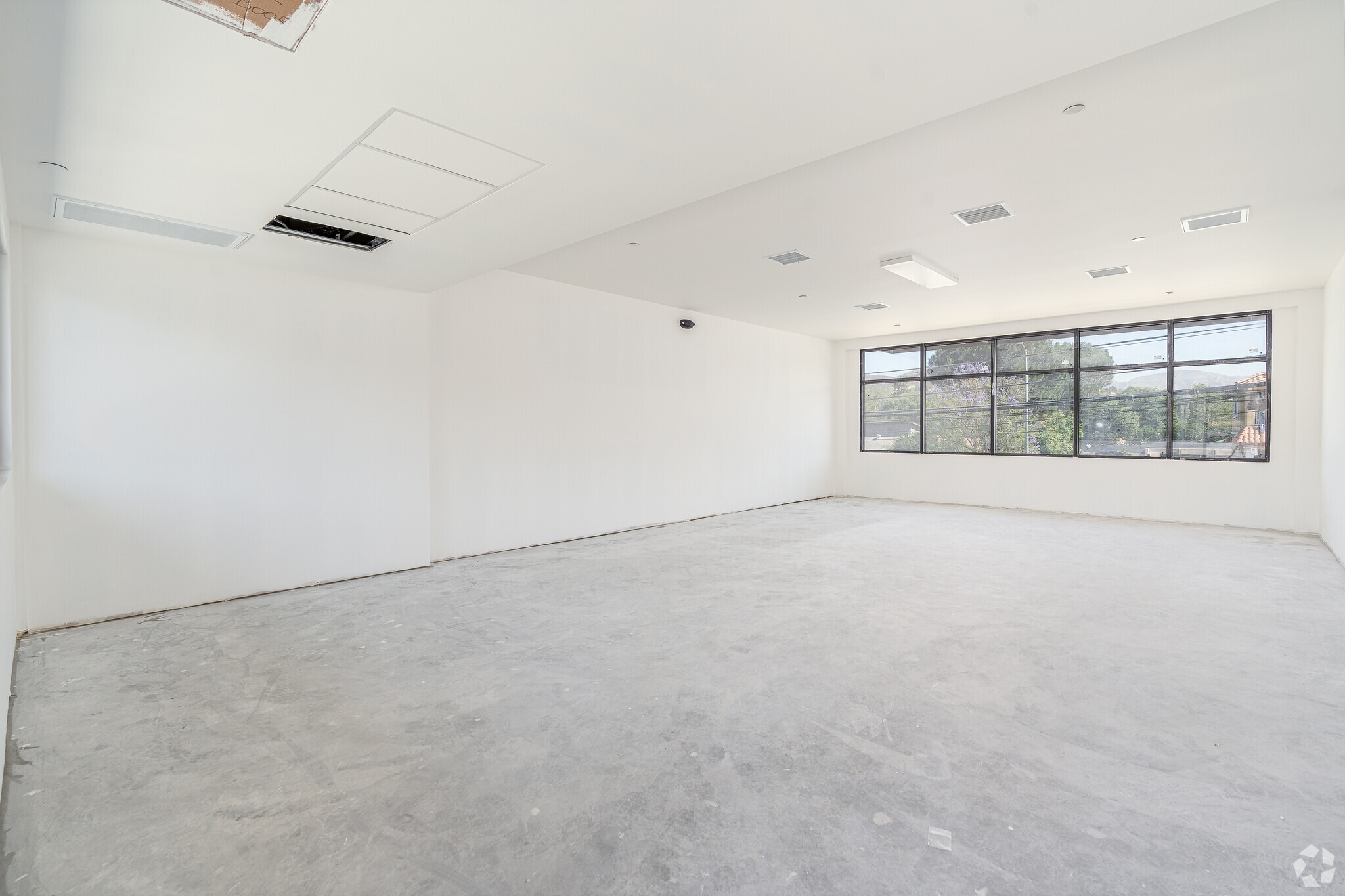 9668 Sunland Blvd, Shadow Hills, CA à louer Photo intérieure– Image 1 sur 1