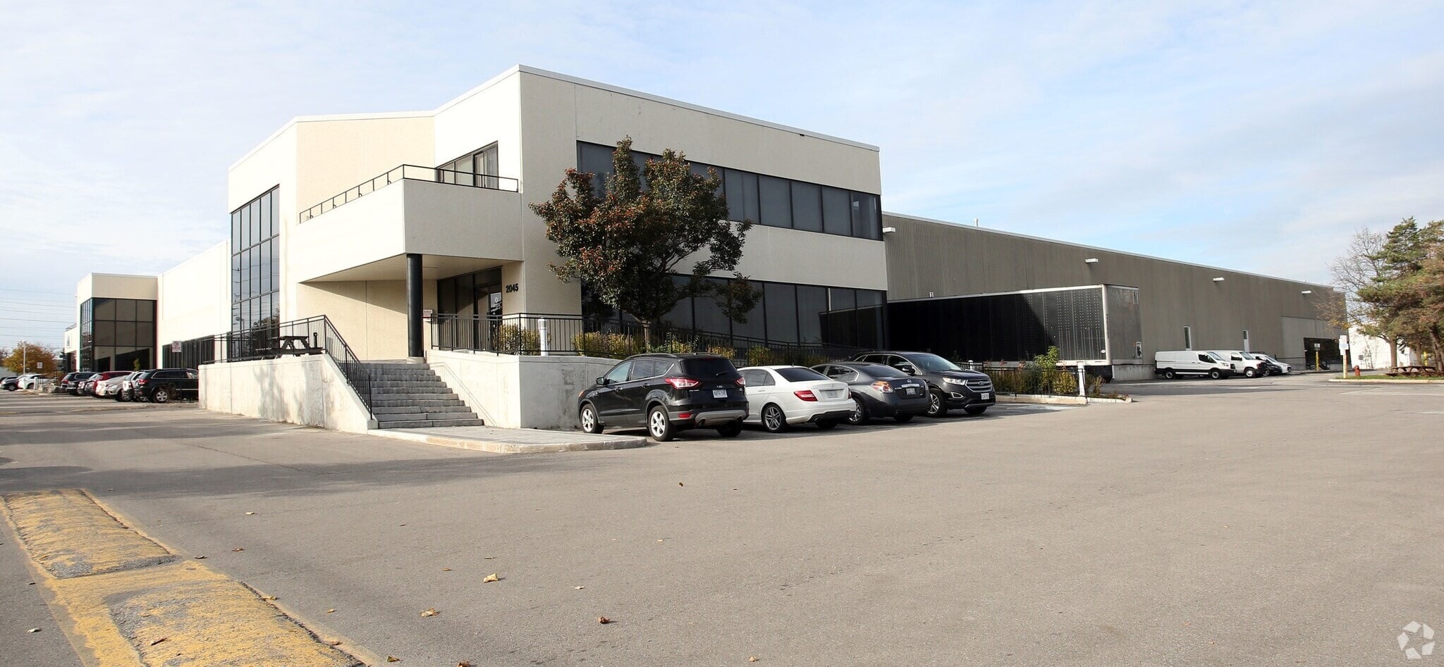2001-2045 Drew Rd, Mississauga, ON à louer Photo de l’immeuble– Image 1 sur 13
