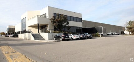 2001-2045 Drew Rd, Mississauga, ON à louer Photo de l’immeuble– Image 1 sur 13
