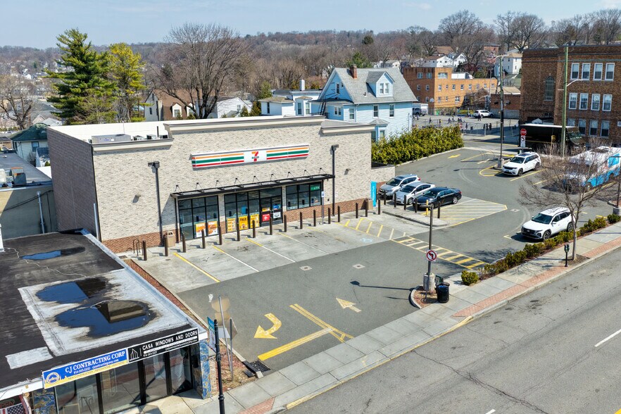37 E Main St, Elmsford, NY à vendre - Photo de l’immeuble – Image 2 sur 4