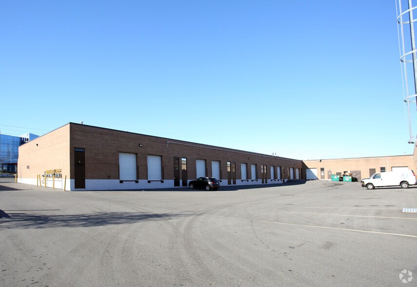 6355 Kennedy Rd, Mississauga, ON à louer - Photo de l’immeuble – Image 3 sur 5