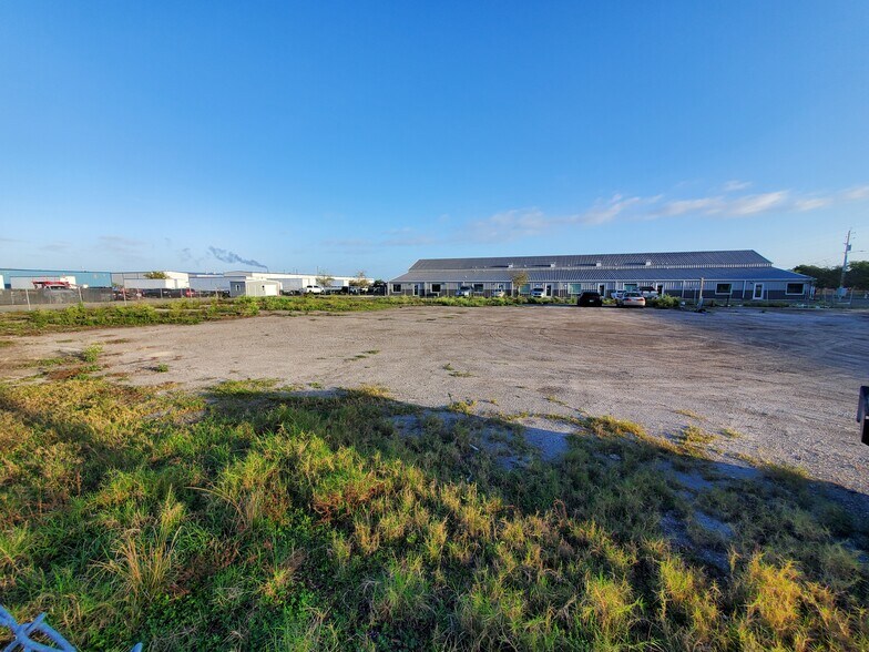 1512 McKay Bay Ct, Tampa, FL à louer - Photo de l’immeuble – Image 3 sur 4