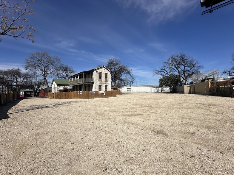 114 Union, San Antonio, TX à louer - Photo de l’immeuble – Image 3 sur 3