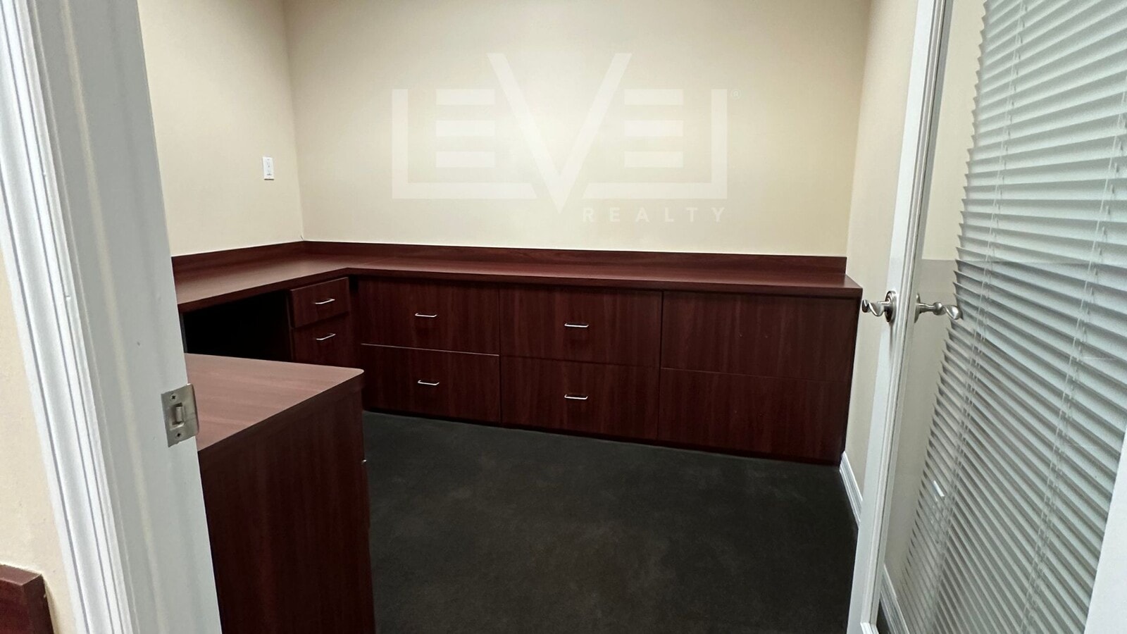 2455 E Sunrise Blvd, Fort Lauderdale, FL 33304 - Lot Full Floor - - Photo intérieure - Image 1 of 9