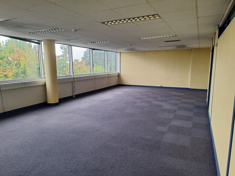 Bureau dans Bègles à vendre - Photo de l’immeuble – Image 2 sur 7