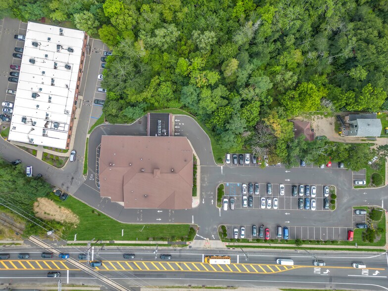 105 River Ave, Lakewood, NJ à louer - Photo de l’immeuble – Image 3 sur 36