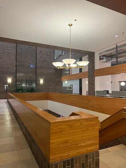 280 N Old Woodward Ave, Birmingham, MI à louer - Photo intérieure – Image 3 sur 7