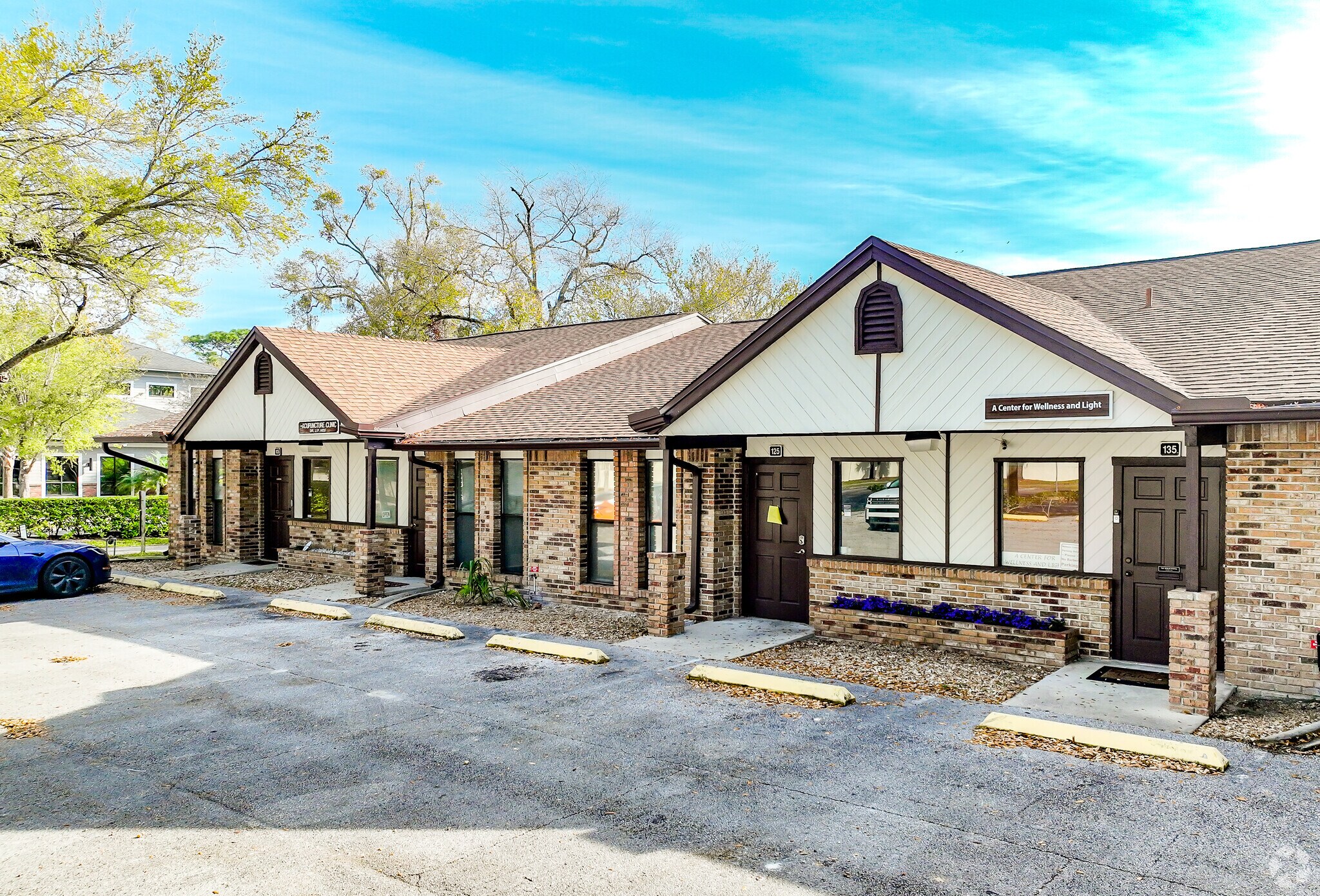 421 Montgomery Rd, Altamonte Springs, FL à vendre Photo de l’immeuble– Image 1 sur 13