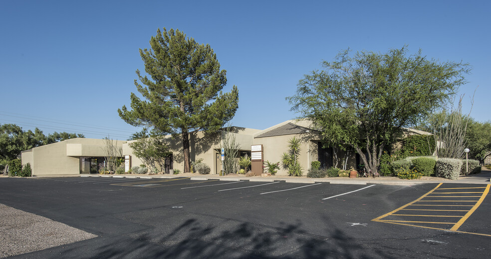 7518 E Elbow Bend Rd, Carefree, AZ à louer - Photo de l’immeuble – Image 3 sur 14