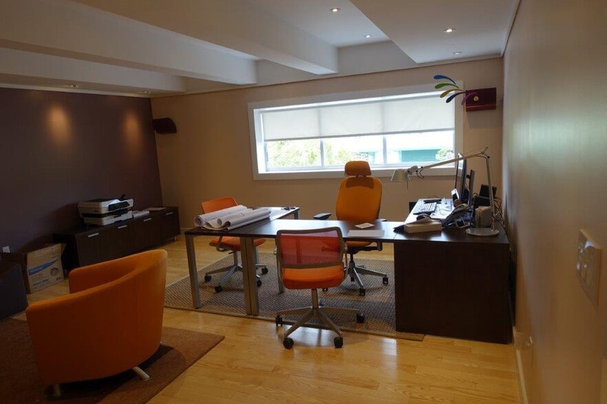 6130 NE 4th Ct, Miami, FL à vendre - Photo intérieure – Image 3 sur 30