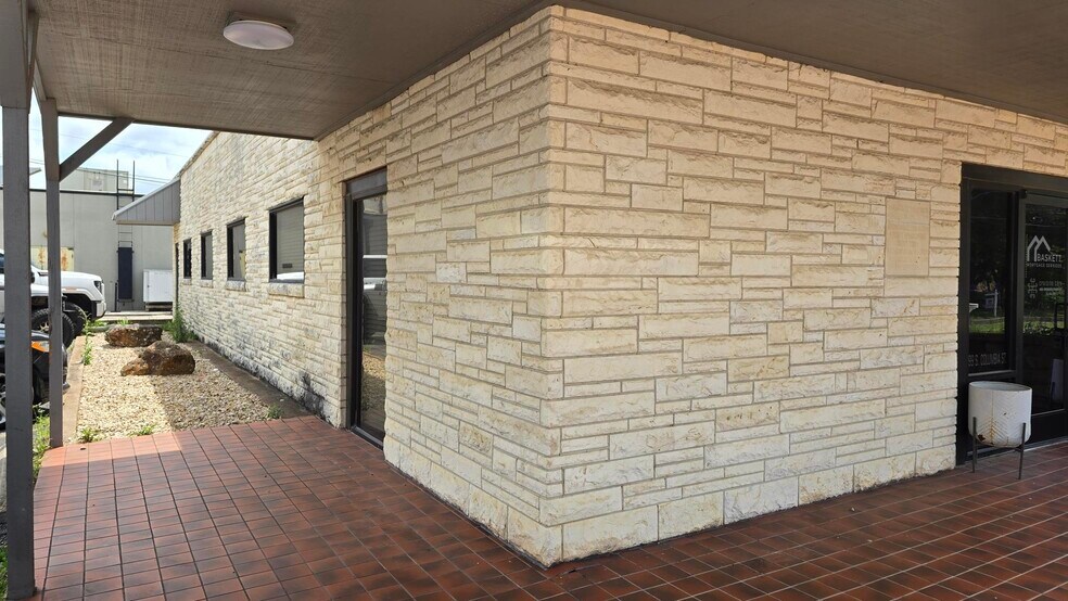 299 S Columbia St, Stephenville, TX à louer - Photo de l’immeuble – Image 3 sur 5