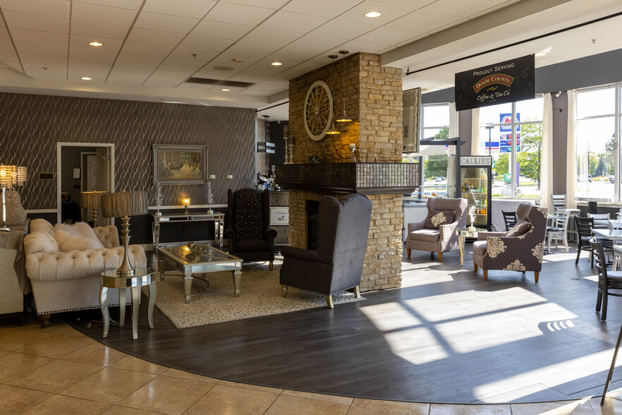 2723 Sheridan Rd, Zion, IL à louer - Hall d’entrée – Image 3 sur 11