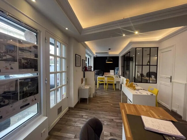 Plus de détails pour Local commercial à vendre