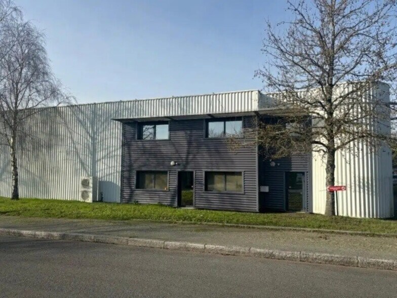 Local d’activités dans La Chapelle-sur-Erdre à louer - Photo de l’immeuble – Image 1 sur 8