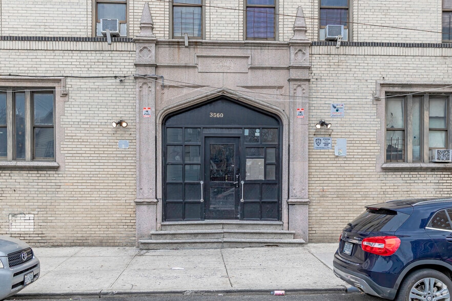 3560 Olinville Ave, Bronx, NY à vendre - Photo de l’immeuble – Image 3 sur 13