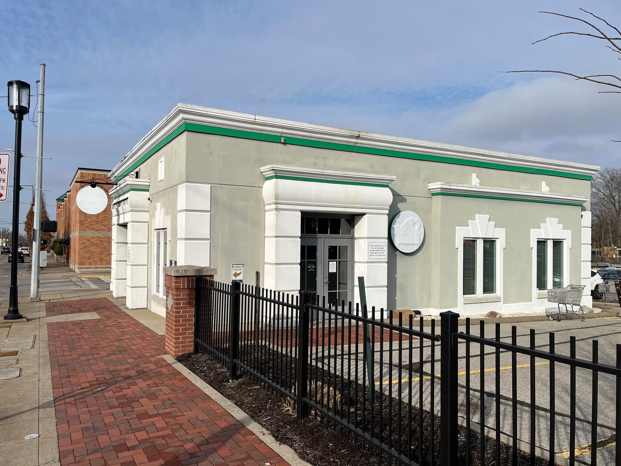2110 Beechmont Ave, Cincinnati, OH à louer Photo principale– Image 1 sur 2