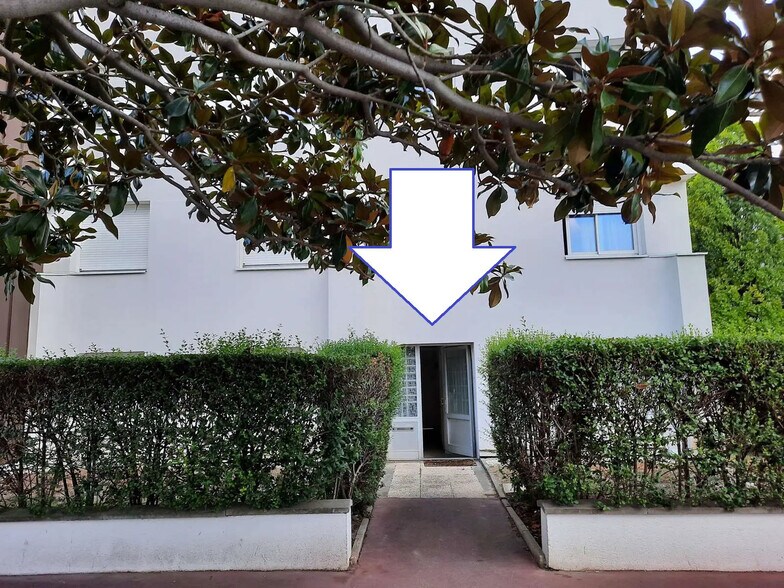 Bureau dans Suresnes à louer - Photo de l’immeuble – Image 1 sur 5