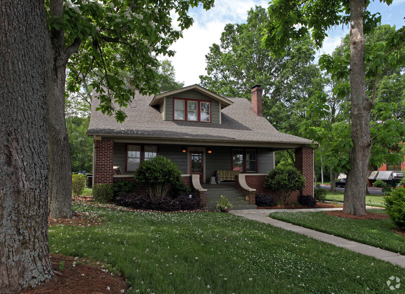 237 Main St, Pineville, NC à louer - Photo de l’immeuble – Image 1 sur 14