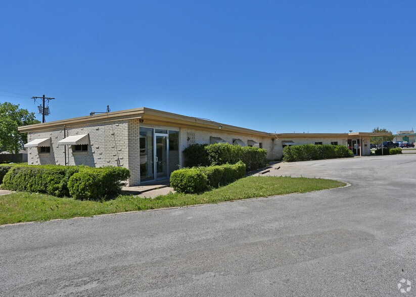 820 Uptown Blvd, Bedford, TX à vendre - Photo de l’immeuble – Image 3 sur 5