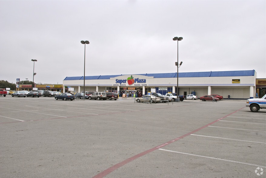 100-169 Webbs Royal Plz, Dallas, TX à louer - Photo principale – Image 2 sur 3
