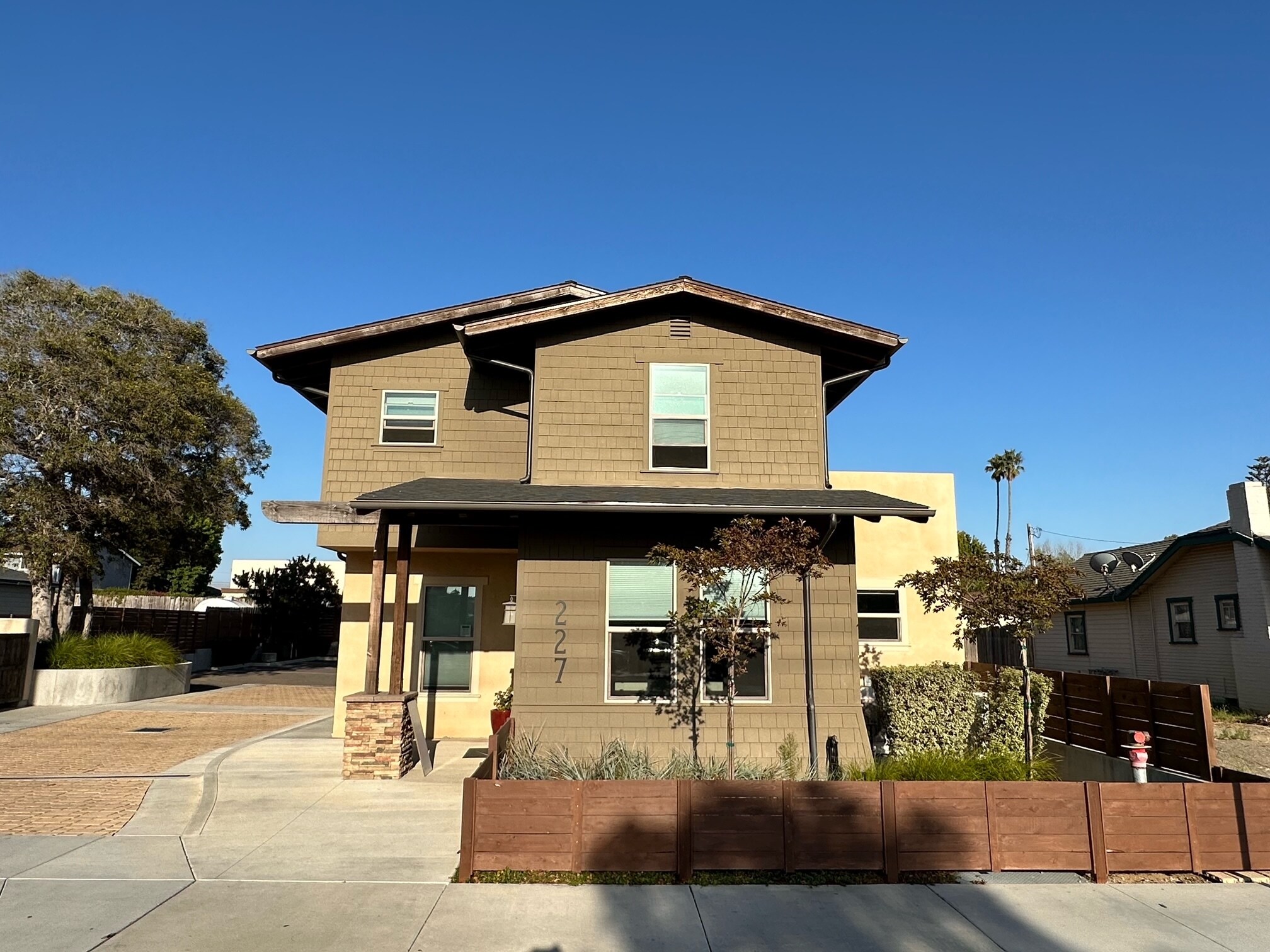 227 S Halcyon Rd, Arroyo Grande, CA à louer Photo de l’immeuble– Image 1 sur 14