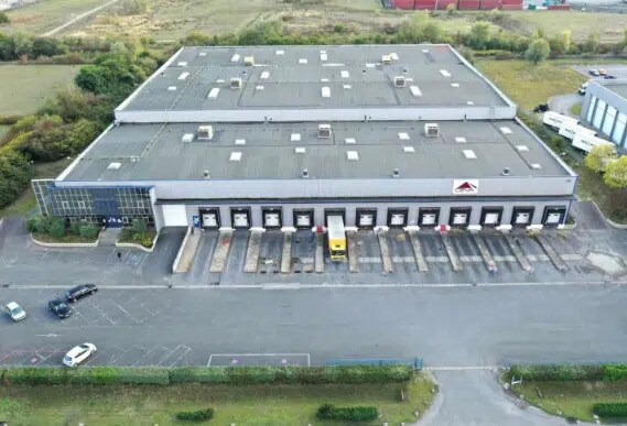 Industriel/Logistique dans Longueil-Sainte-Marie à louer - Photo de l’immeuble – Image 1 sur 8