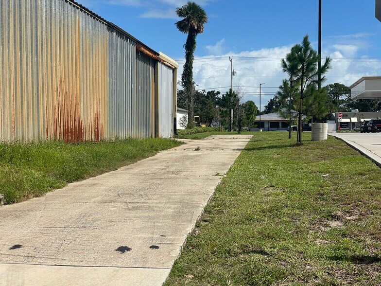 115 Whetzel St, Edgewater, FL à louer - Photo de l’immeuble – Image 2 sur 7